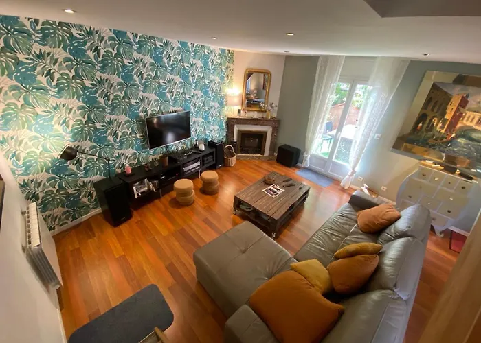 Au Centre Tres Cosy בית אירוח *